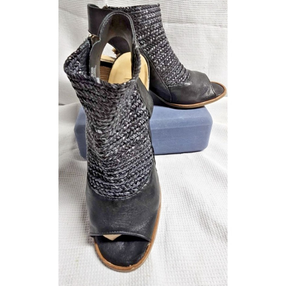 Paul Green Leilani peep toe sandal woven leather side zip block heel woman  6.5‎